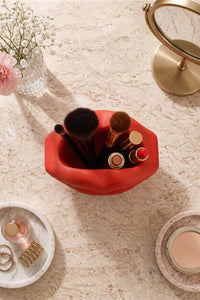 Lip Shaped Organizer – Stylish Desk & Vanity Holder 3
