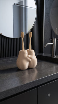 Hugging Couple Toothbrush Holder – Cute His & Hers Bathroom Decor, 3D Printed 3