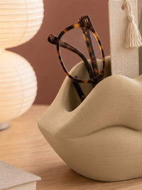 Lip Shaped Organizer – Stylish Desk & Vanity Holder 10