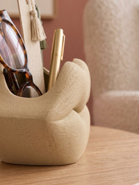 Lip Shaped Organizer – Stylish Desk & Vanity Holder 11